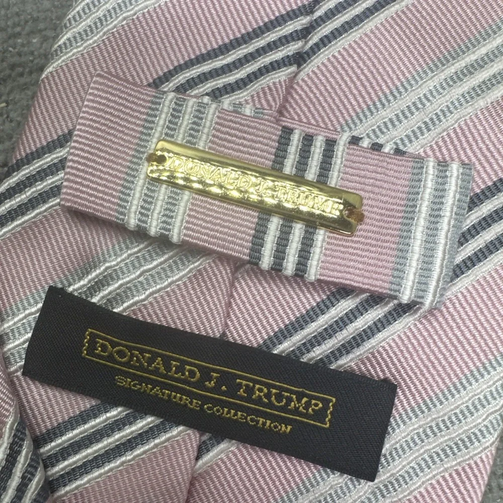 Donald Trump Signature Collection 100% Silk Pink White Gray Striped Gold Bar‎